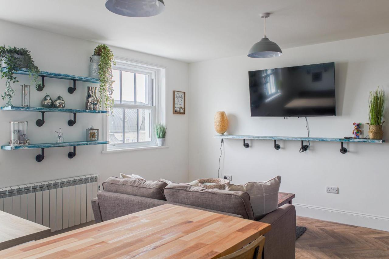 Lovely 2- Bedroom Apartment With Stunning Sea Views Worthing Buitenkant foto